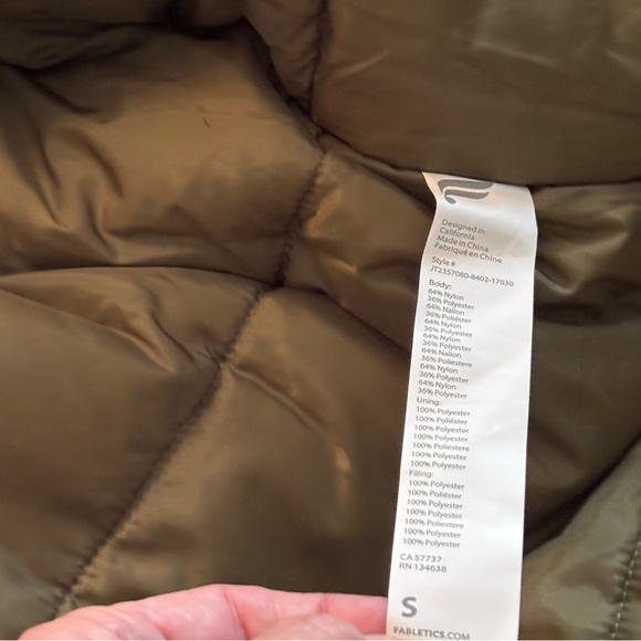 NWT Khloe Kardashian for Fabletics puffer jacket - Picture 10 of 10